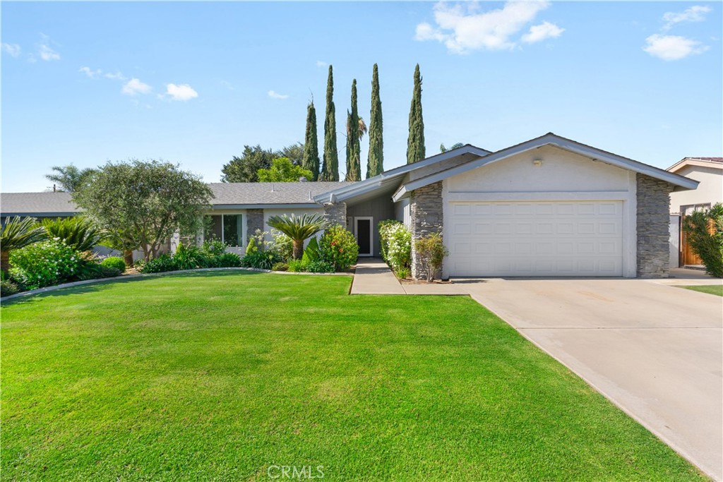 8924 Butternut Property Photo
