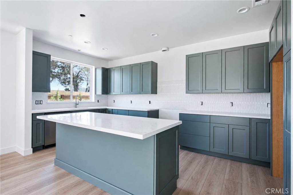 902 The Pike Property Photo 8