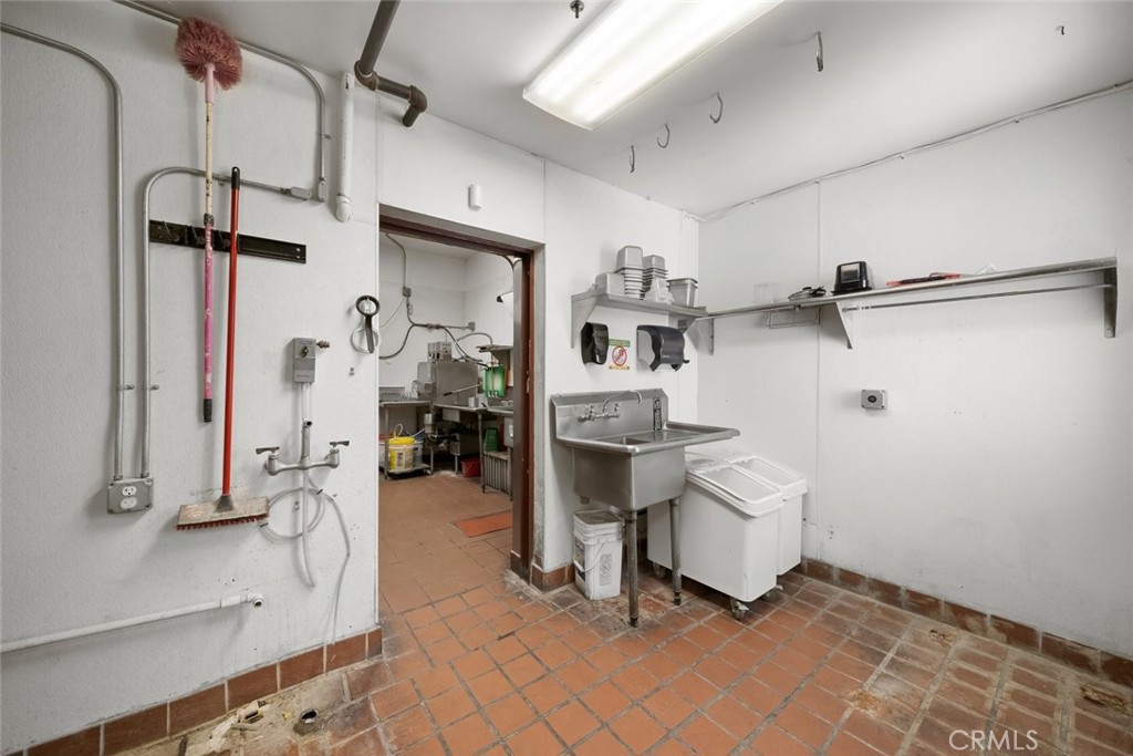 1131 Broad Property Photo 9