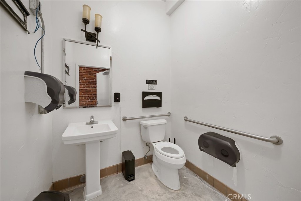 1131 Broad Property Photo 13