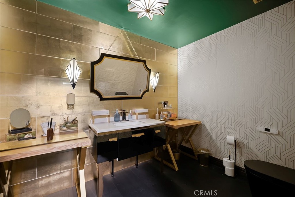 1127 Broad Property Photo 28
