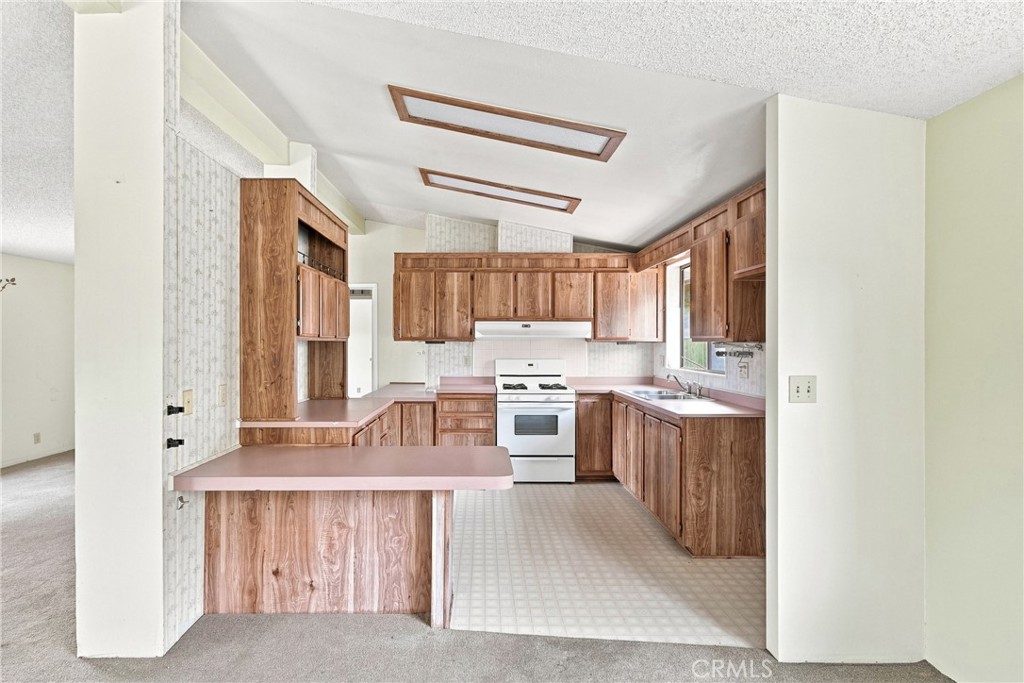 955 Olympic Way Property Photo 12