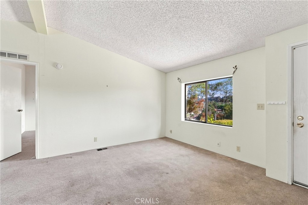 955 Olympic Way Property Photo 28