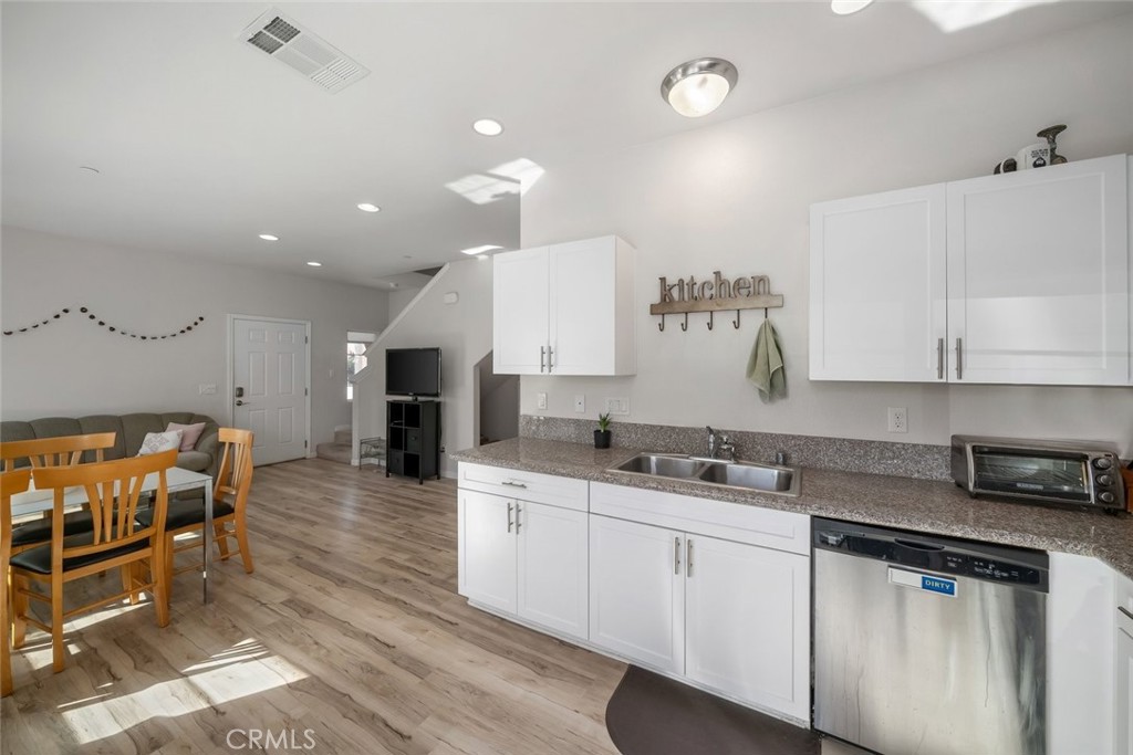 880 Lawrence Property Photo 7