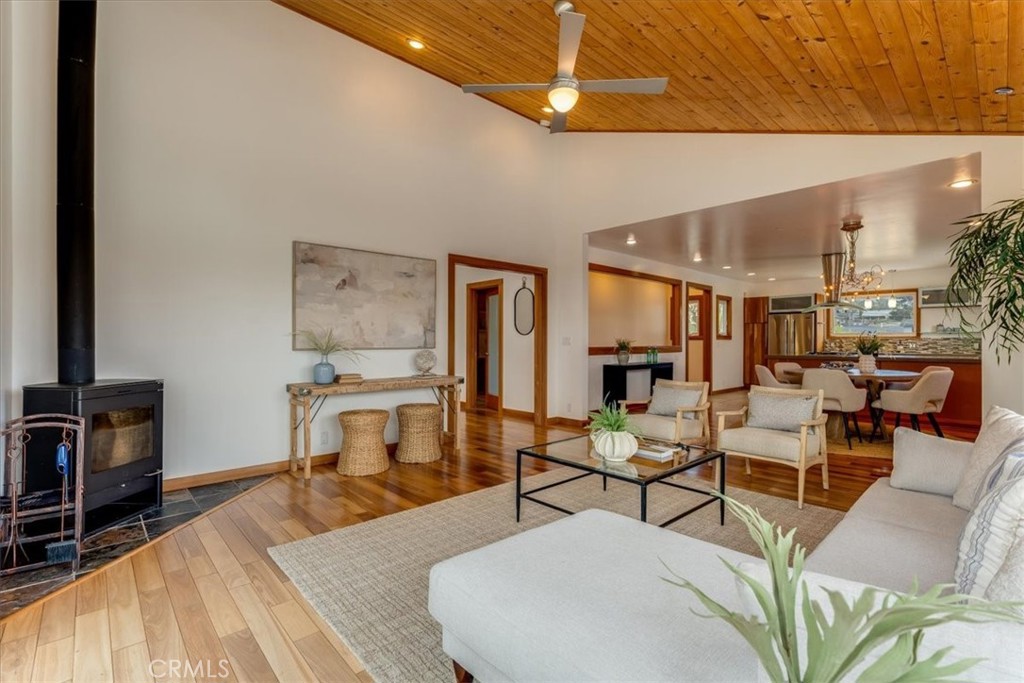 550 Vine Property Photo 17