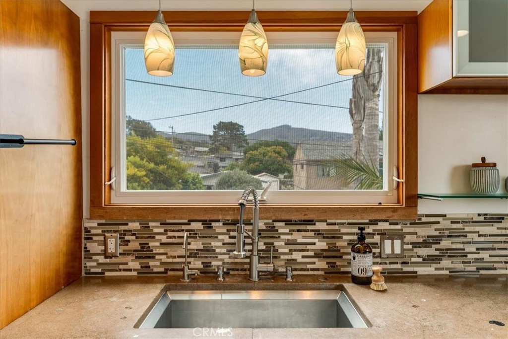 550 Vine Property Photo 23