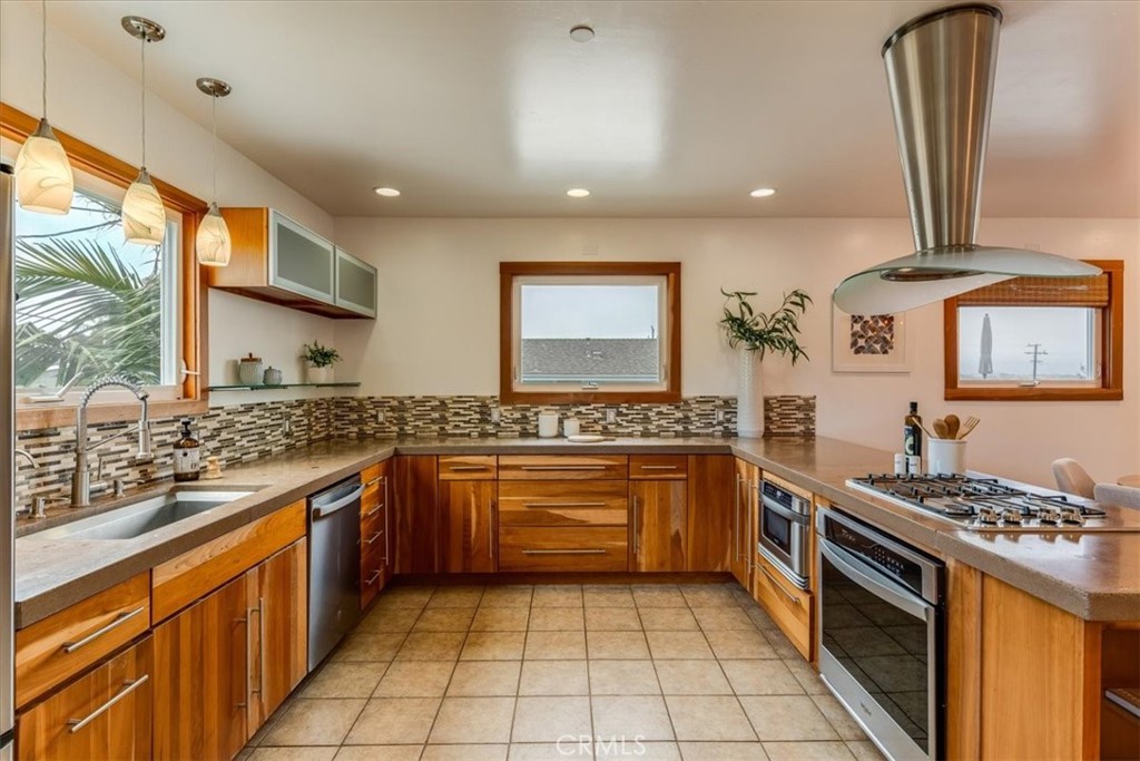 550 Vine Property Photo 24