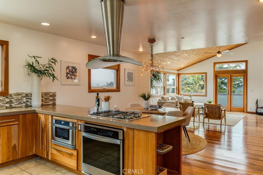 550 Vine Property Photo 25