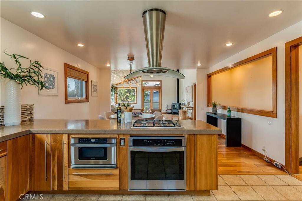 550 Vine Property Photo 26
