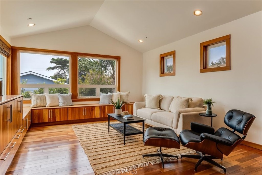 550 Vine Property Photo 30