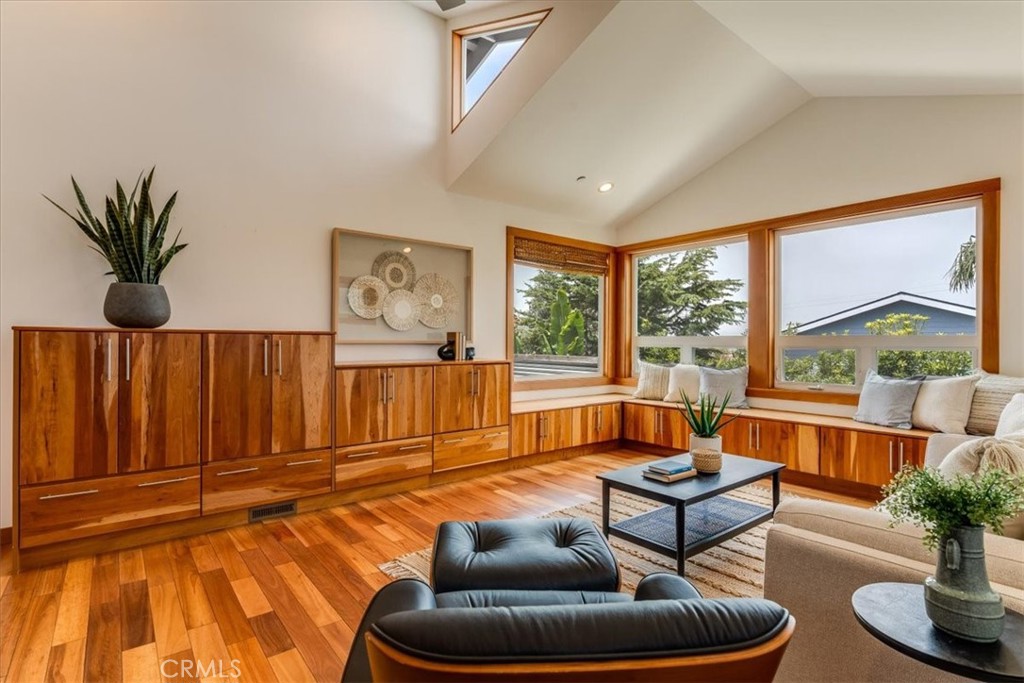 550 Vine Property Photo 31