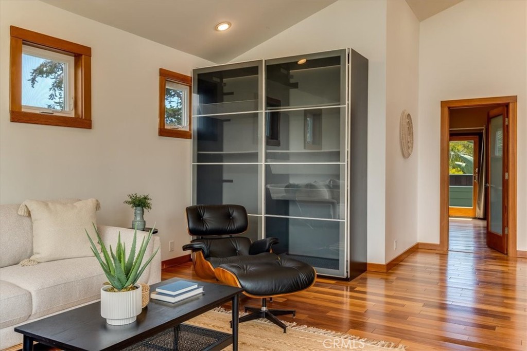 550 Vine Property Photo 32