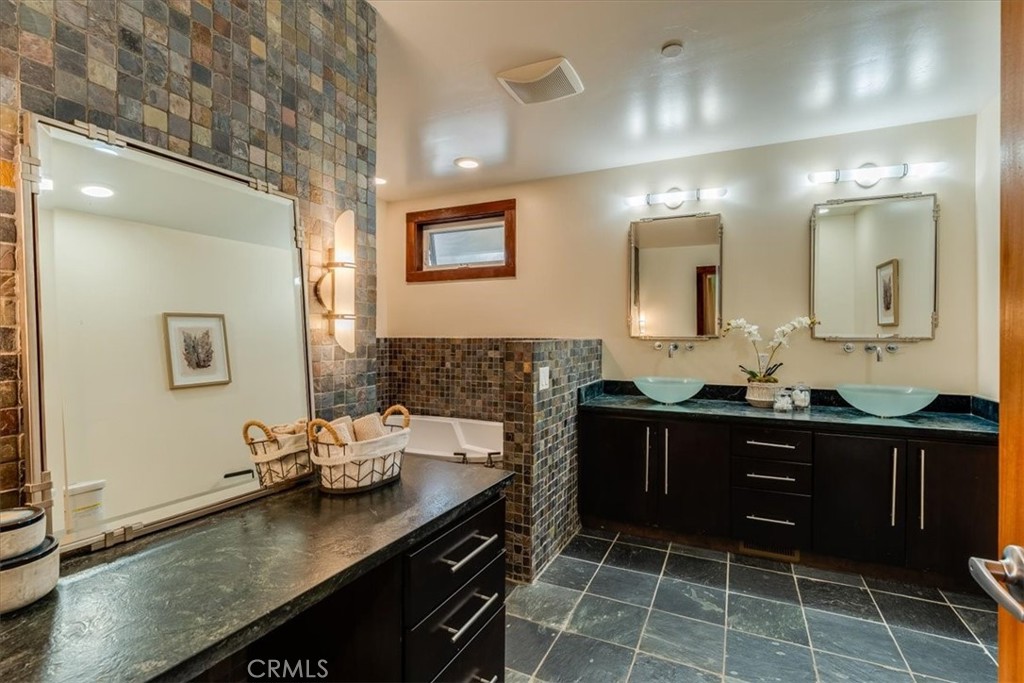550 Vine Property Photo 42