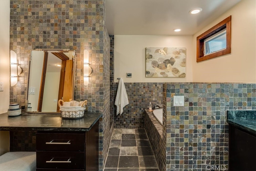 550 Vine Property Photo 43
