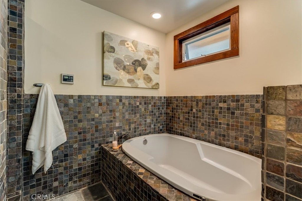 550 Vine Property Photo 44