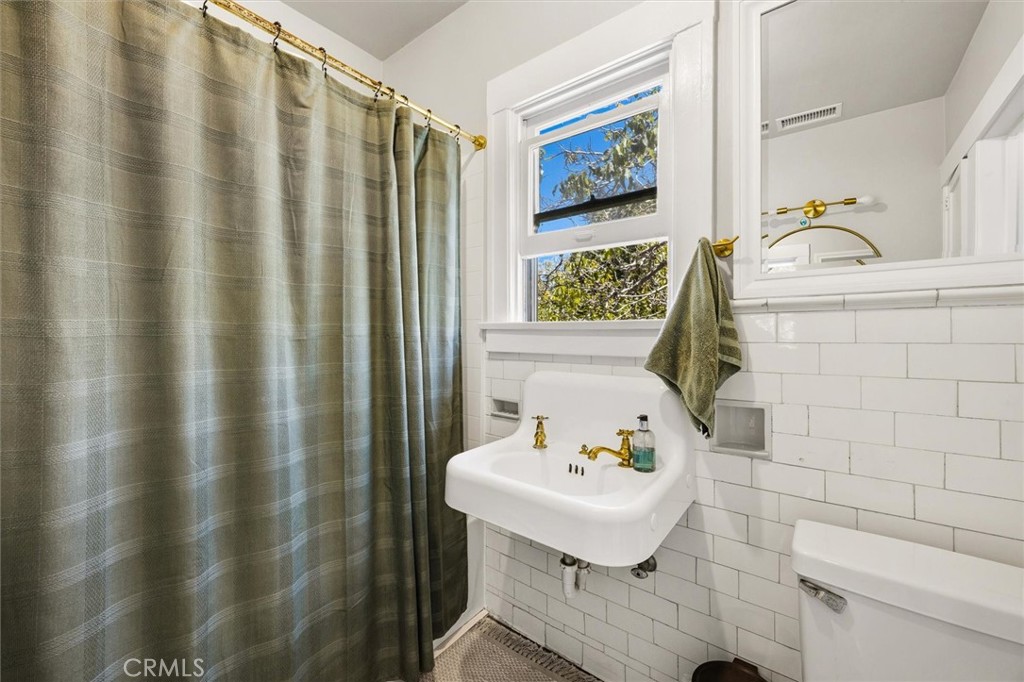 1130 Leff Street Property Photo 32