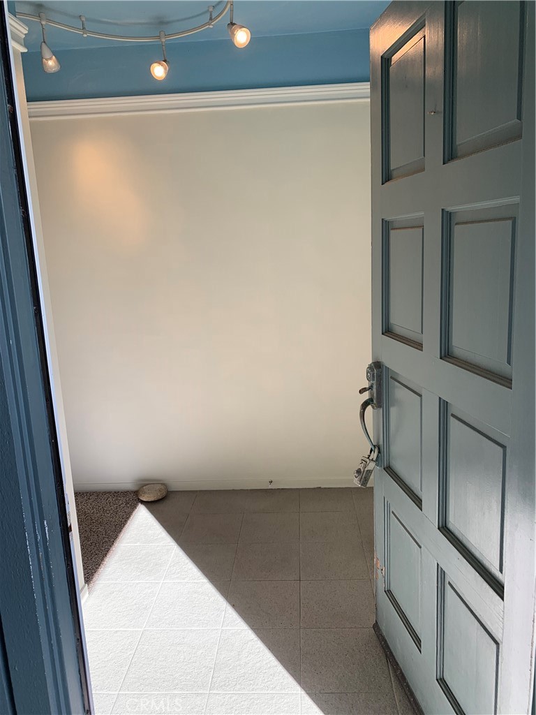 9148 Balboa Property Photo 3
