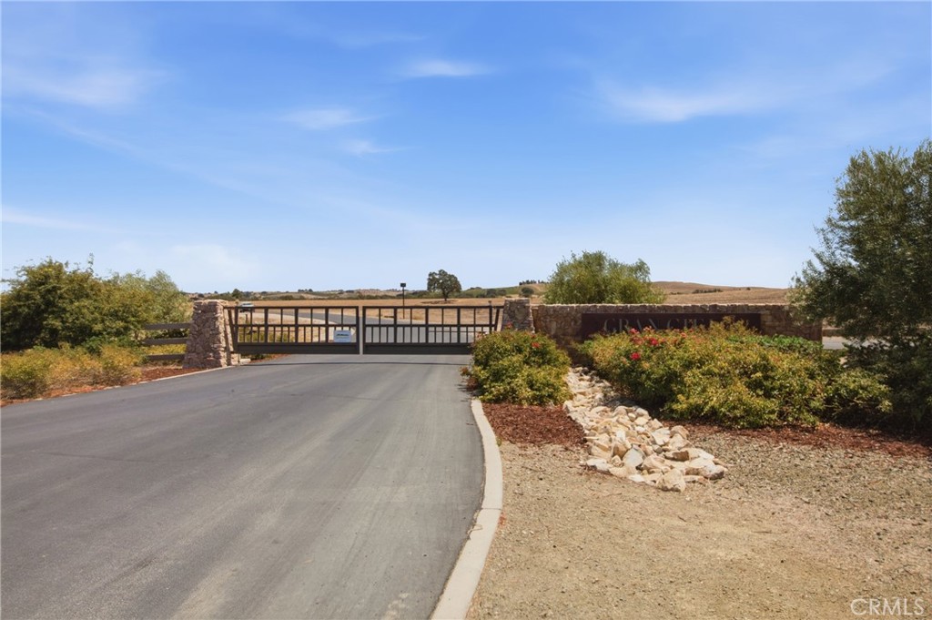 3413 Michele Circle Property Photo 4
