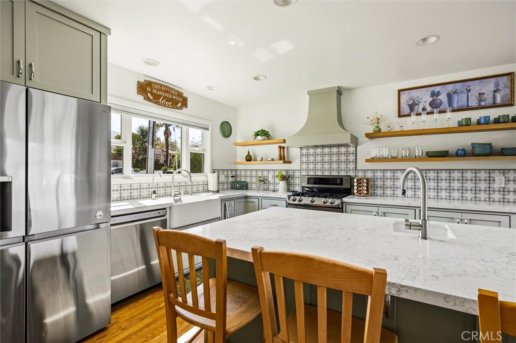 615 Grove Street Property Photo 4