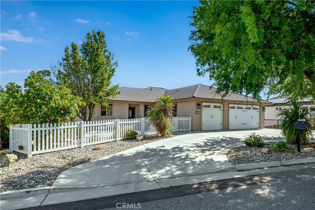 725 Red Cloud Road Property Photo 1