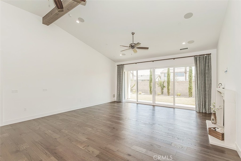 2825 E Beech Tree Property Photo 3