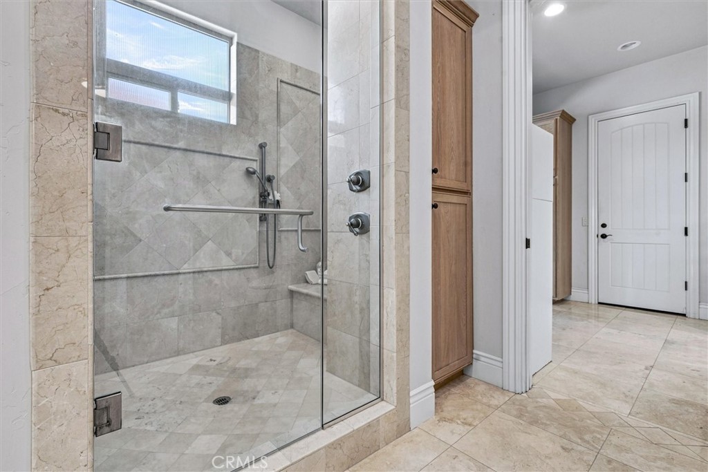 2298 Brant Street Property Photo 37
