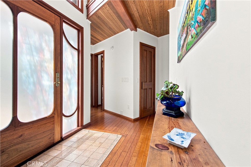 565 Chiswick Way Property Photo 4
