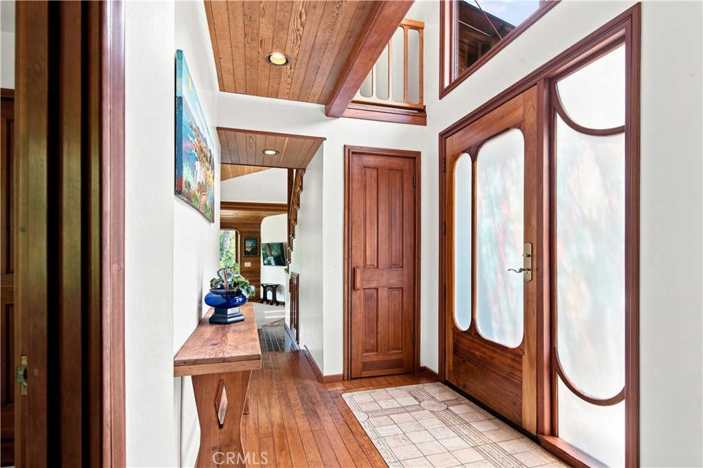 565 Chiswick Way Property Photo 5