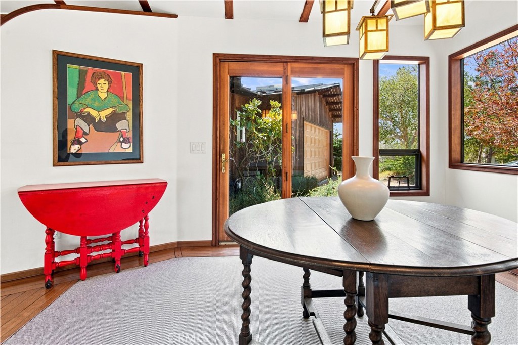565 Chiswick Way Property Photo 9