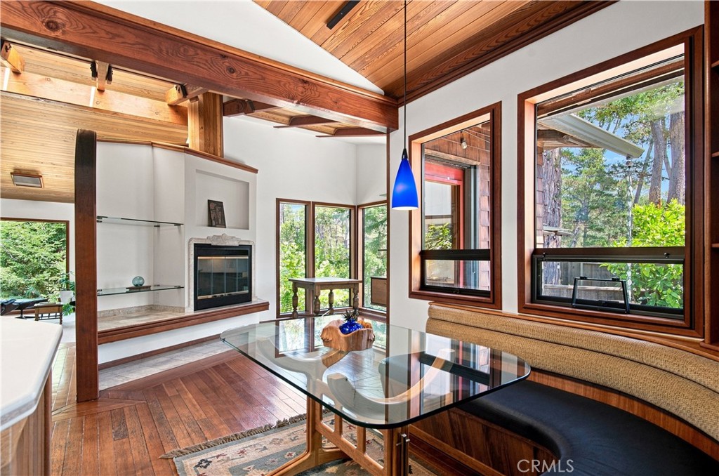 565 Chiswick Way Property Photo 11