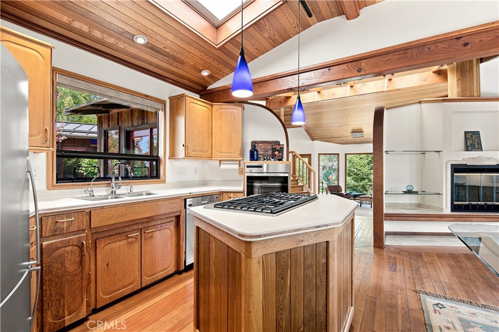 565 Chiswick Way Property Photo 13