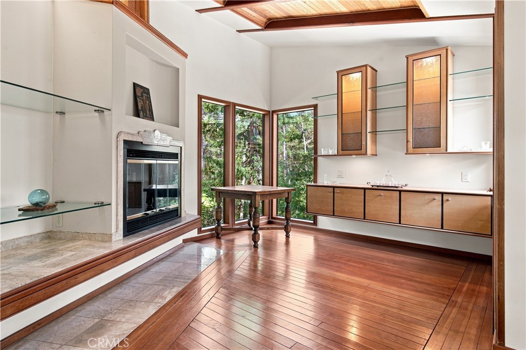 565 Chiswick Way Property Photo 14