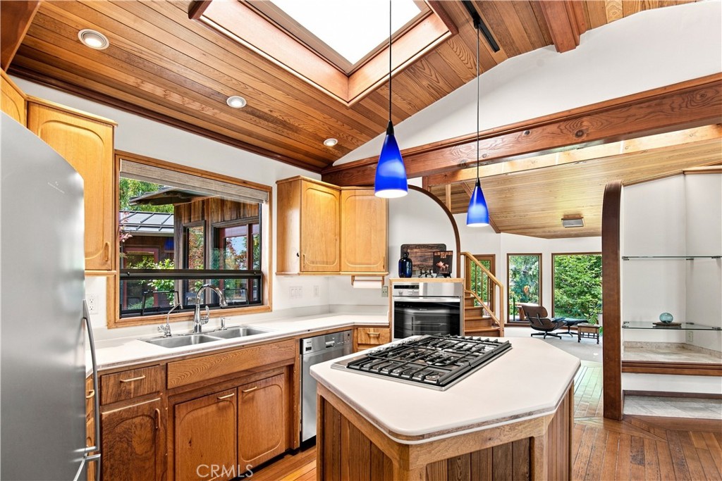 565 Chiswick Way Property Photo 17