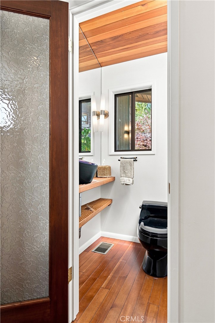 565 Chiswick Way Property Photo 21