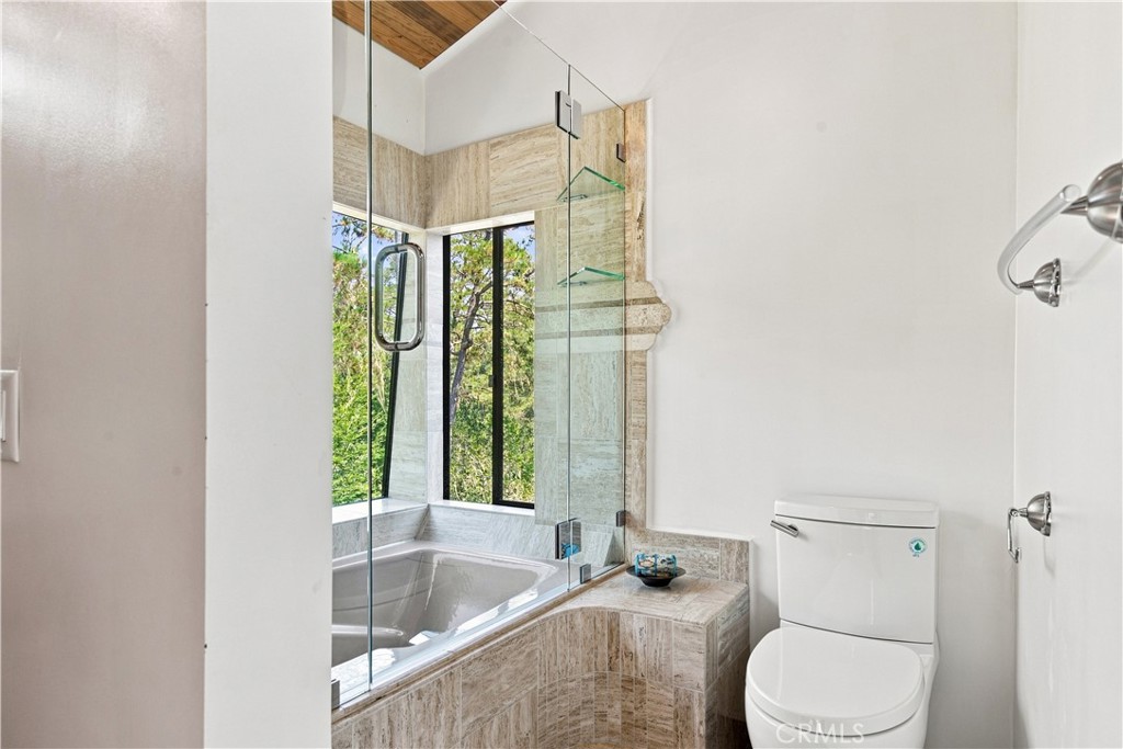 565 Chiswick Way Property Photo 30