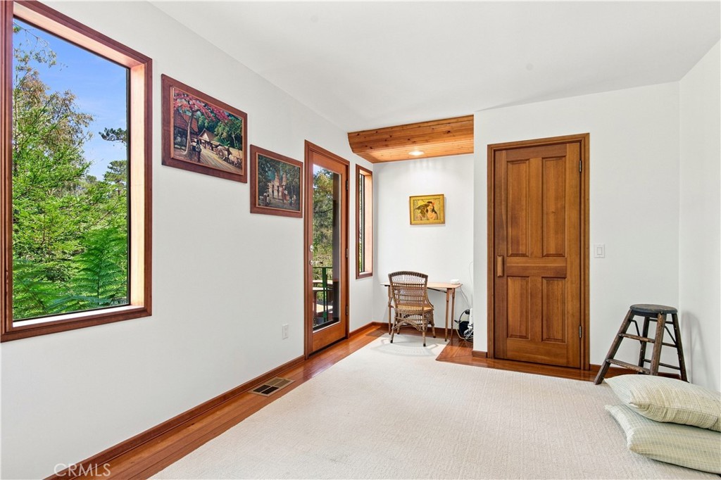 565 Chiswick Way Property Photo 33