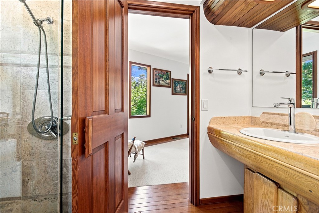 565 Chiswick Way Property Photo 35