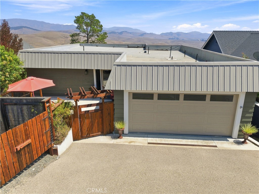 1716 Pineridge Drive Property Photo 3
