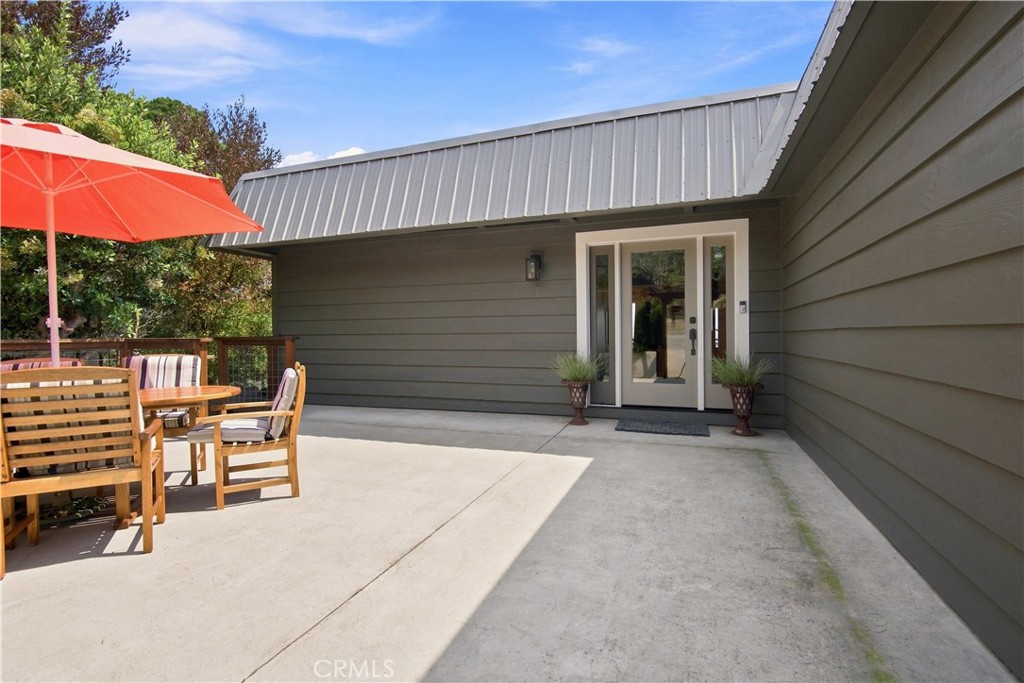 1716 Pineridge Drive Property Photo 4
