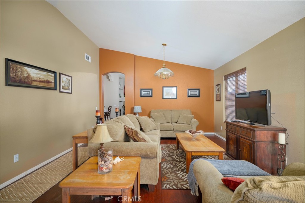 2452 Darbeton Property Photo 4