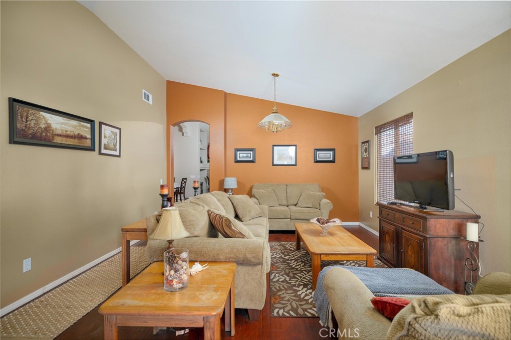 2452 Darbeton Property Photo 4