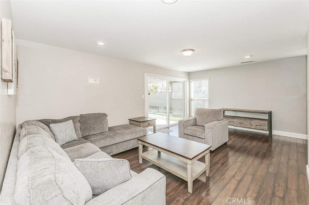 611 San Gabriel Property Photo 3