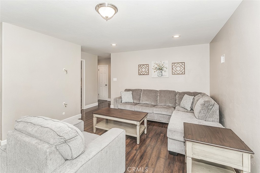 611 San Gabriel Property Photo 6