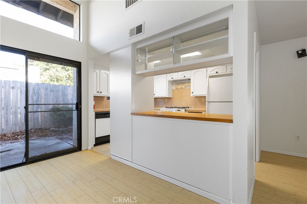 276 Spruce Street Property Photo 8
