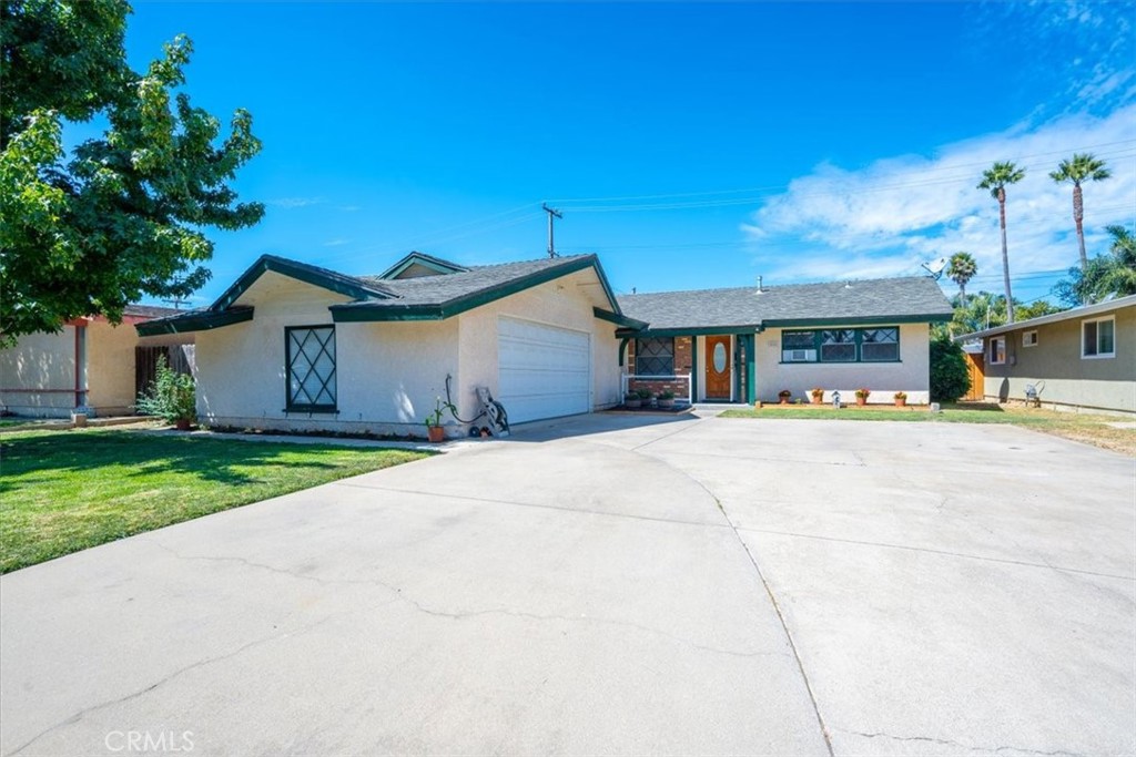 525 N Poppy Street Property Photo 1