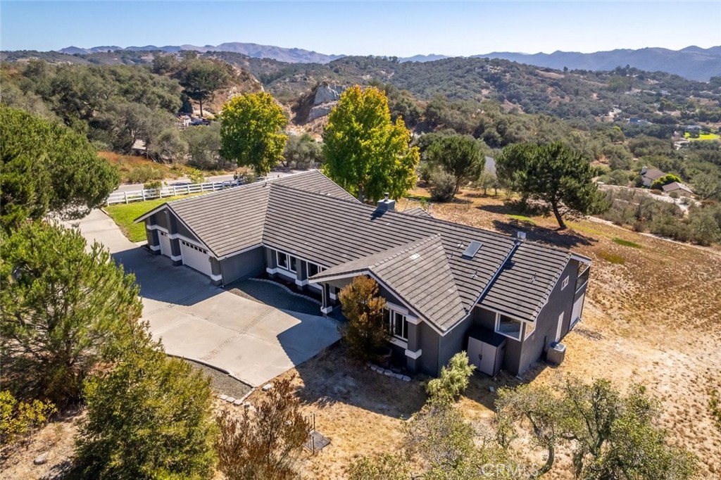 1075 Fox Canyon Lane Property Photo 1