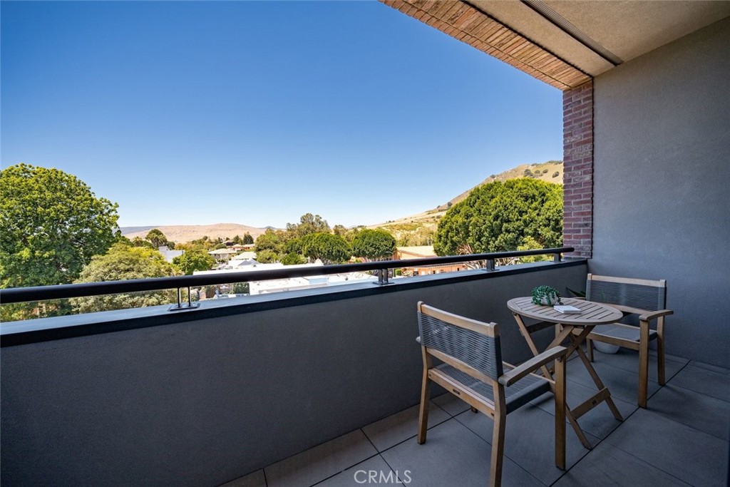 581 Higuera Street 408 Property Photo 8