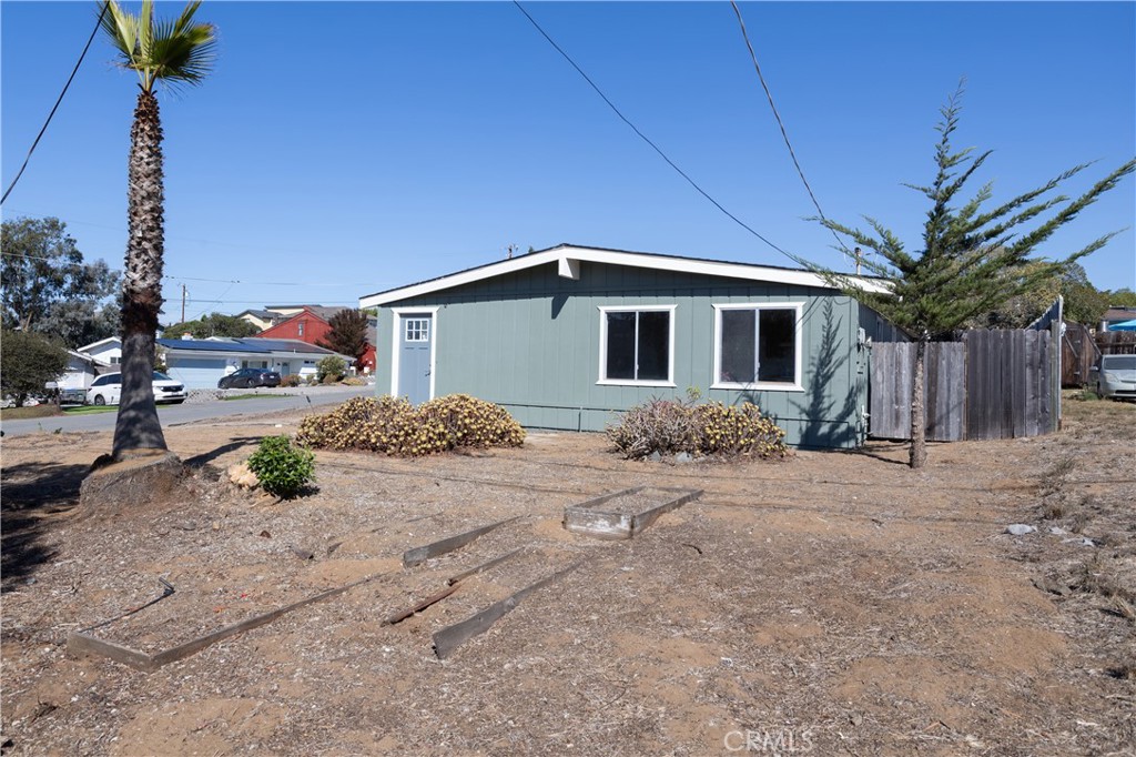 1000 Santa Maria Property Photo 3