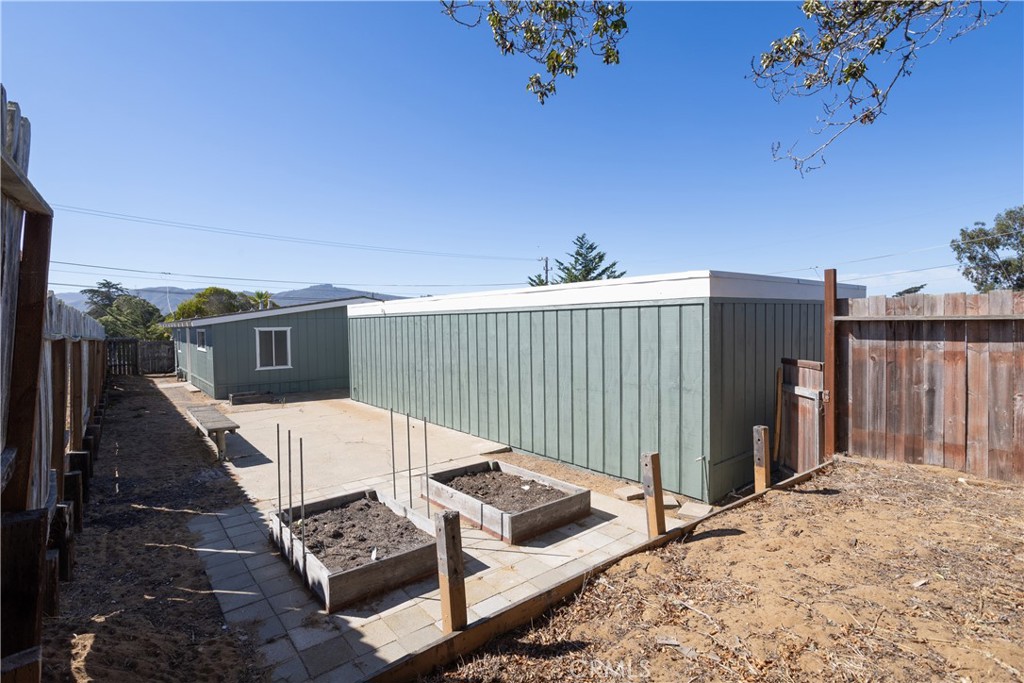 1000 Santa Maria Property Photo 14