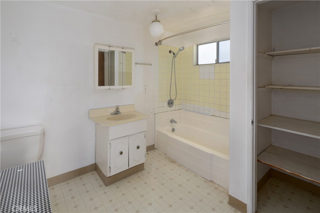 1000 Santa Maria Property Photo 33
